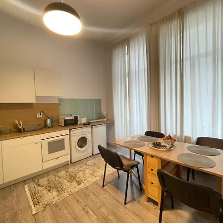 Appartement Piata Amzei Nr.1 *